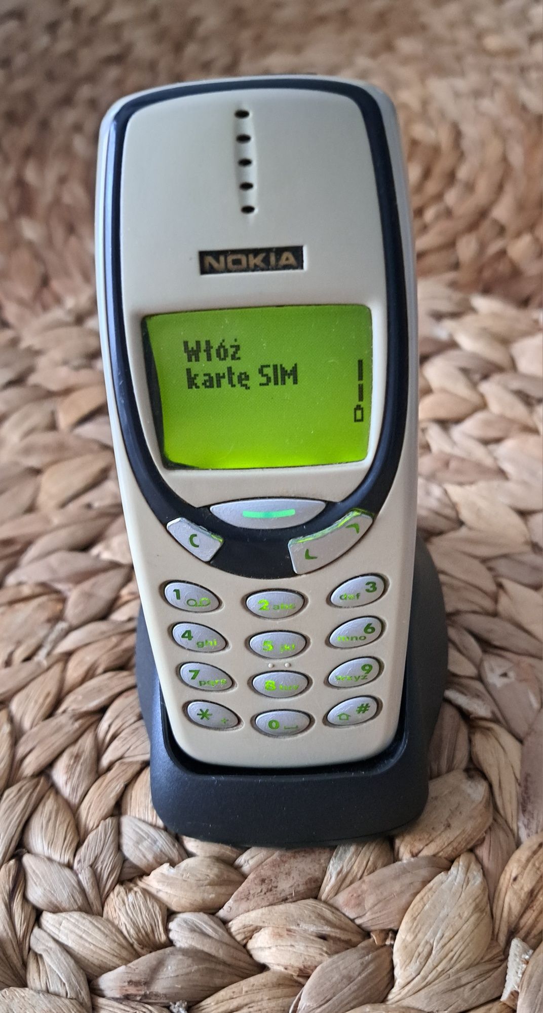 Telefon Nokia 3310 2 sztuki.Futerał skórzany,stacja ładowania Oryginał