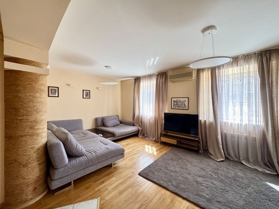 Продаж квартири 3-х кімн 118 м2 на Ливарна 9