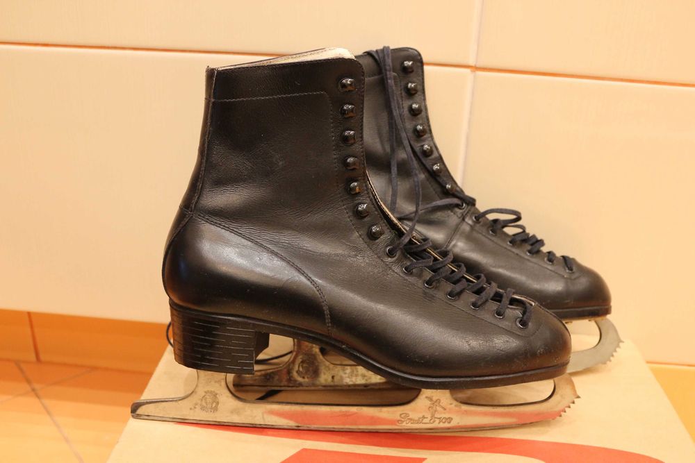 Łyżwy figurowe czarne - rozmiar 26