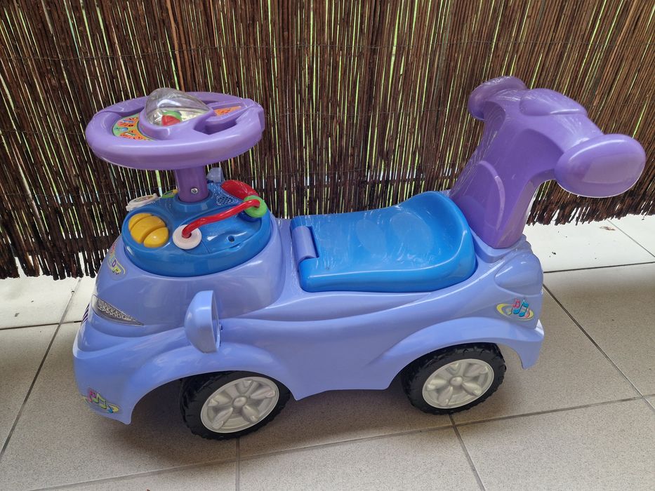 Jeździk samochodzik