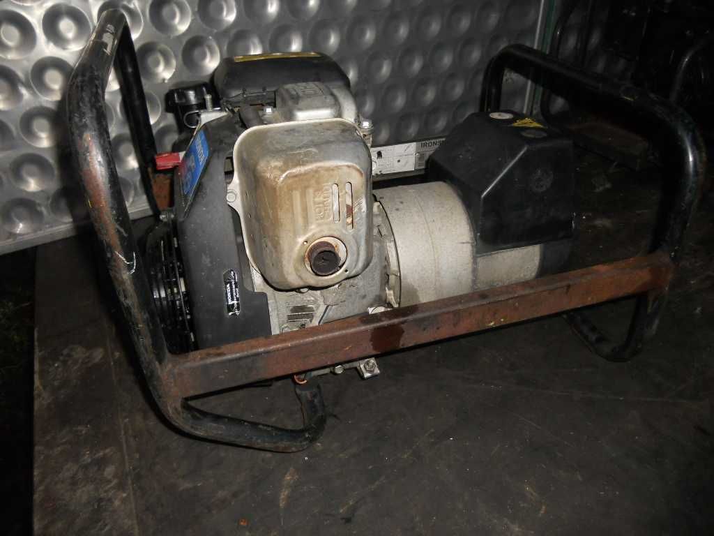Honda Generator Pradu -Agregat prądotwórczy  Mobilny 2.2 Kv HONDA