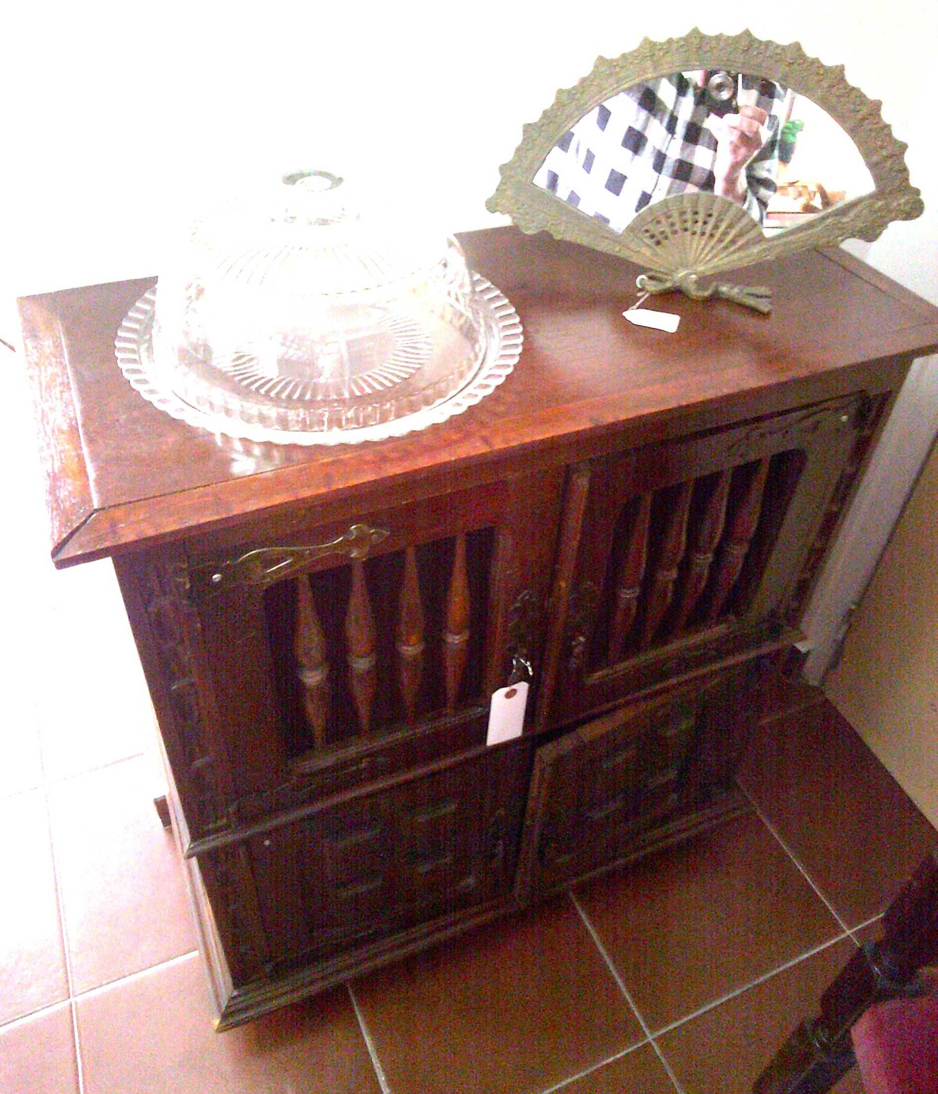 1960s Lockable Bar with Key/Barra com fechadura e chave dos anos 60