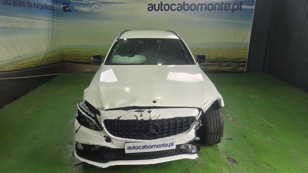 Mercedes- Benz C300h AMG Line - Salvado