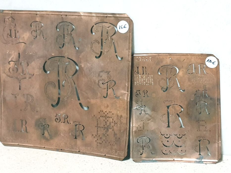 Par de antigos estênceis alemães em cobre para bordados em linho