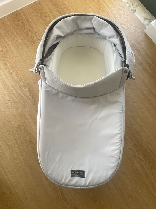 Alcofa Cybex Melio Cot quase nova + colchão