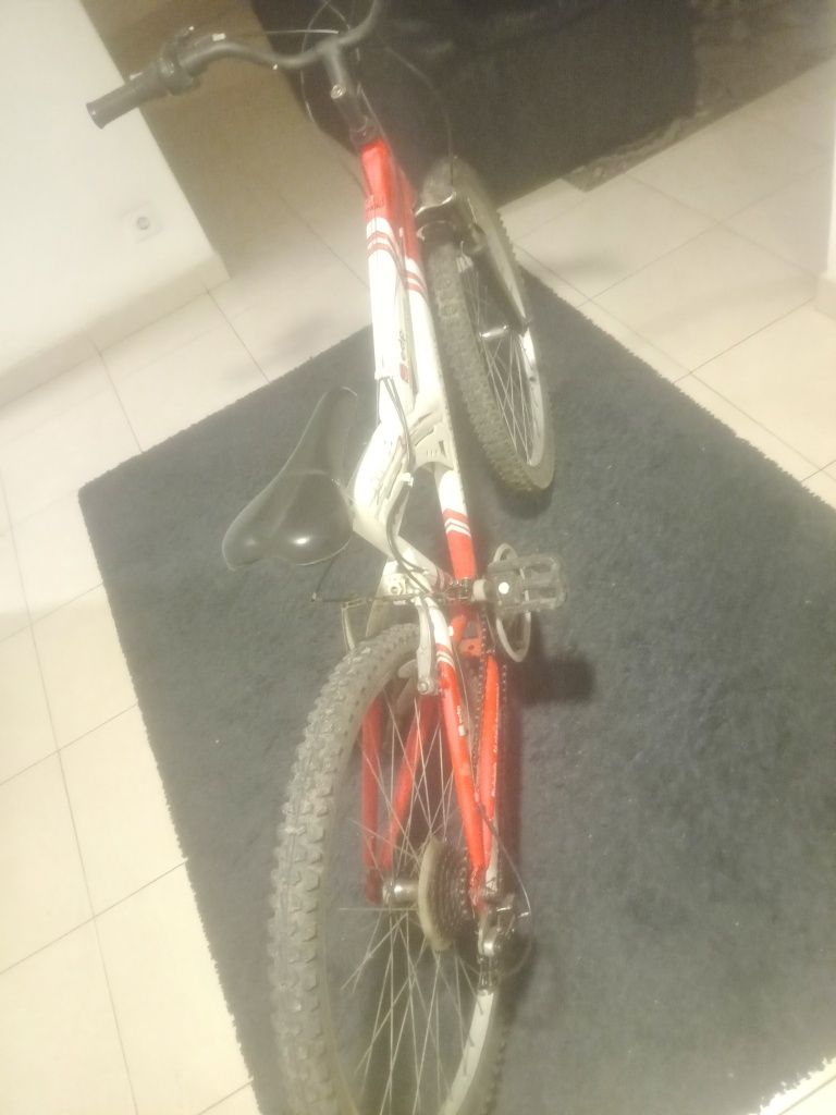 Bicicleta 30€ vendo ou troco