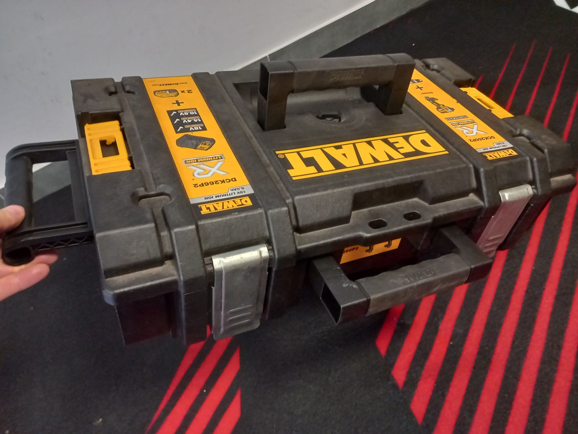 Walizka DeWalt toughsystem
