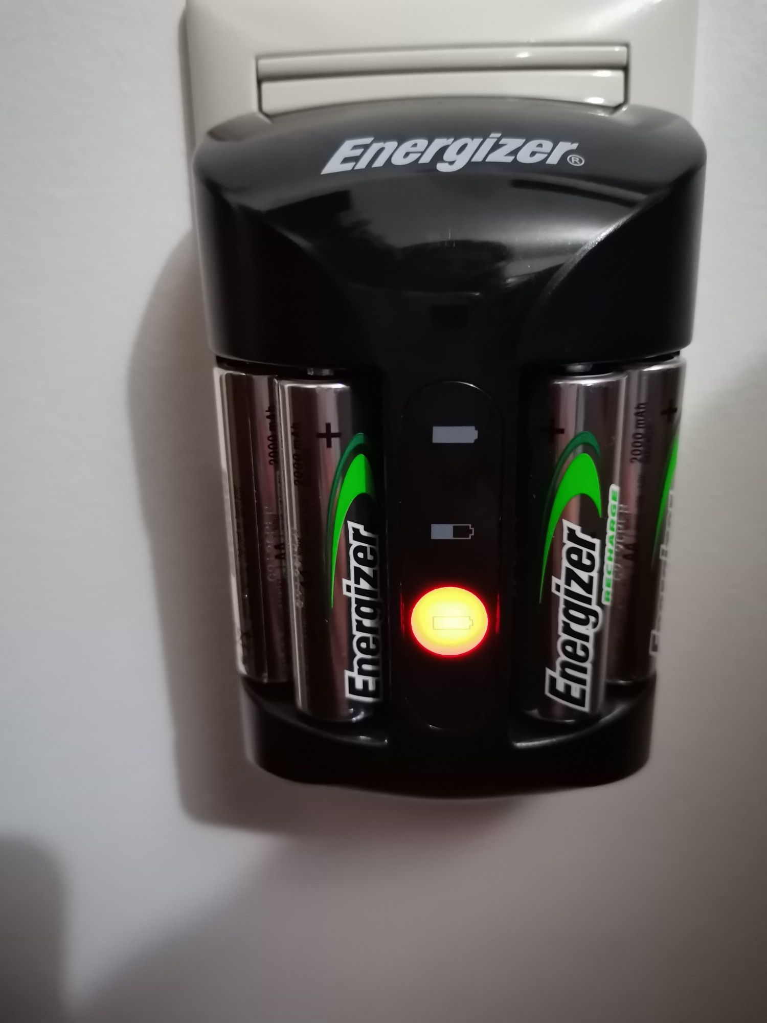 Carregador de pilhas energizer + pilhas