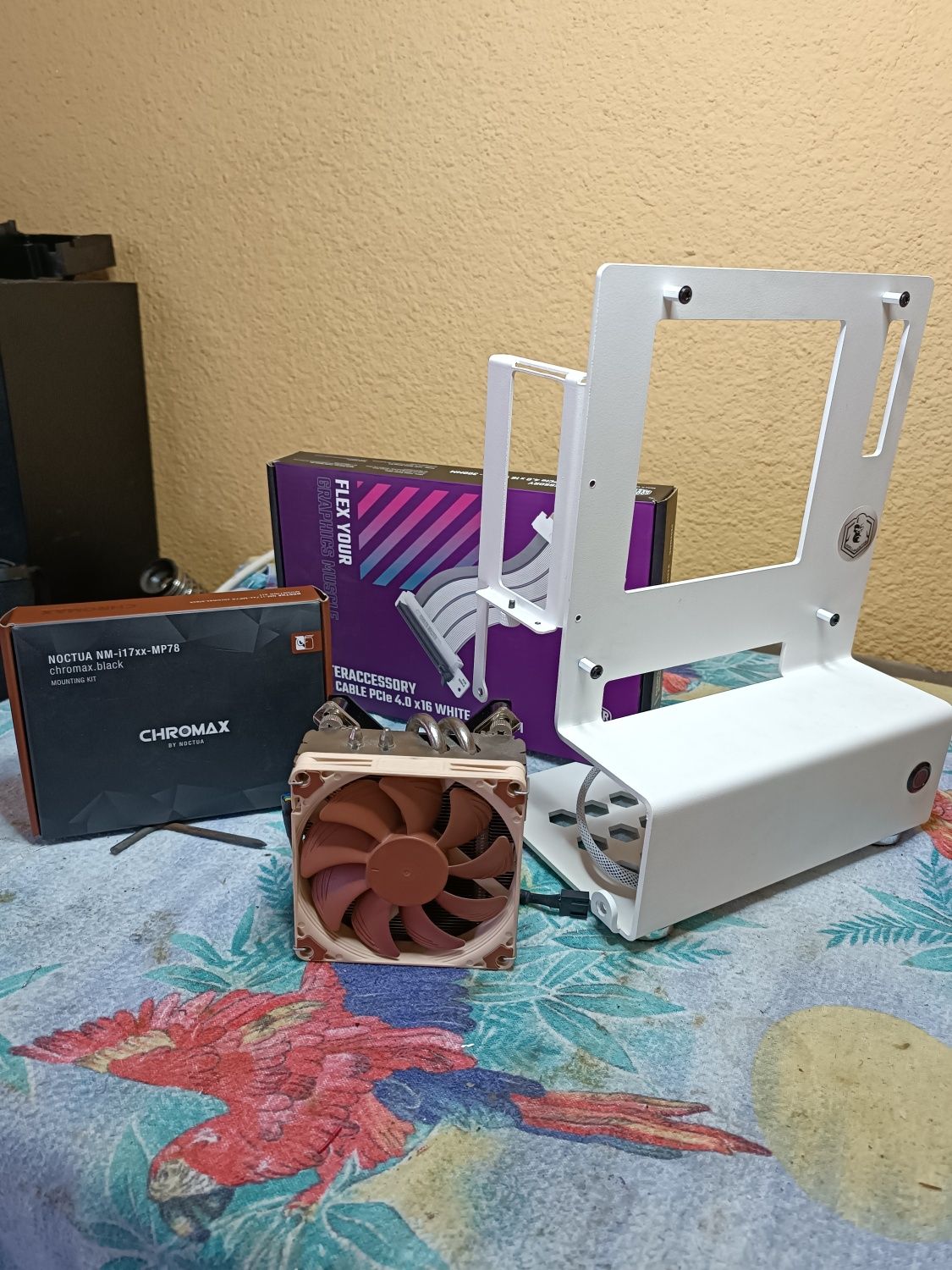 Корпус п/к відкритий стенд hydra mini разом з райзером