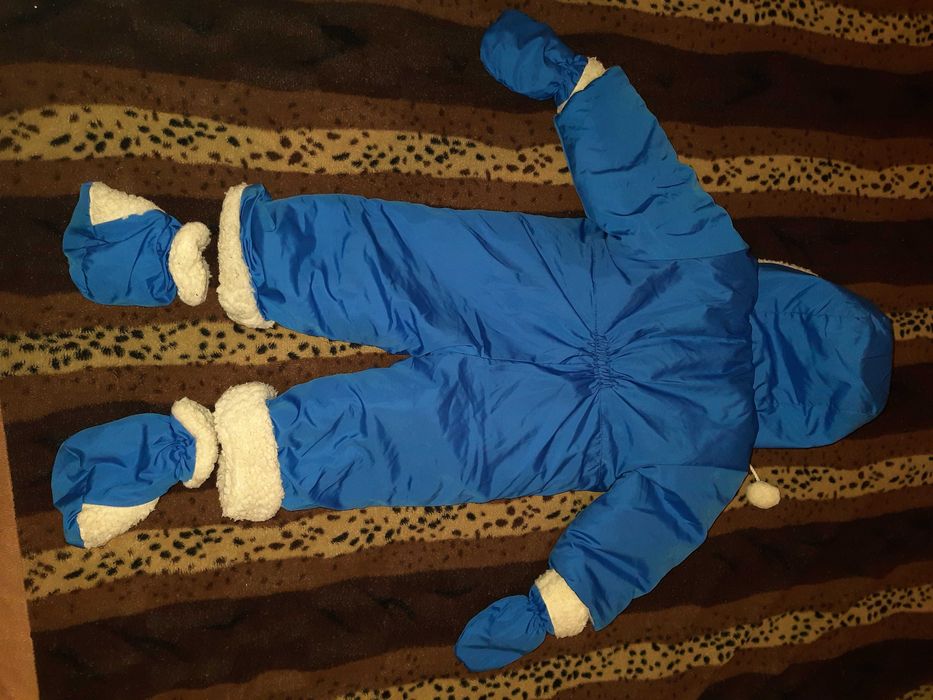 Зимний комбинезон для мальчика с сапожками и варежками р 80