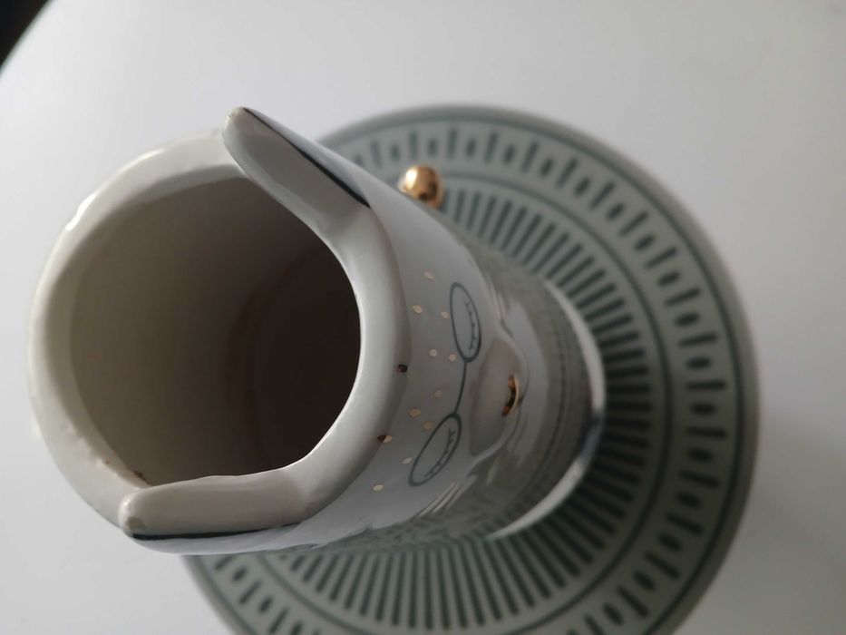 Zabawny ceramiczny wazon-kot