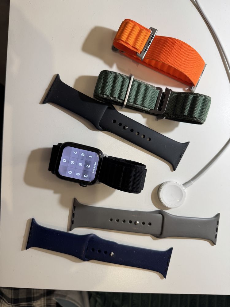 Zegarek Apple Watch SE 44 mm czarny Paski
