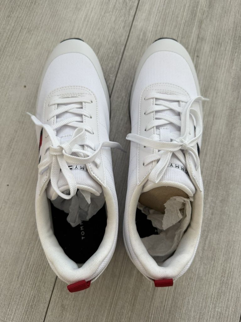 Nowe buty męskie Tommy Hilfiger, białe, rozm. 42
