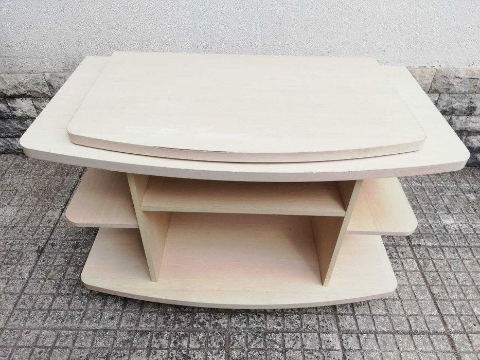 Mesa-TV- com rodas e tampo giratório (comp.0,95m-larg.0,50m-alt.0,60m)