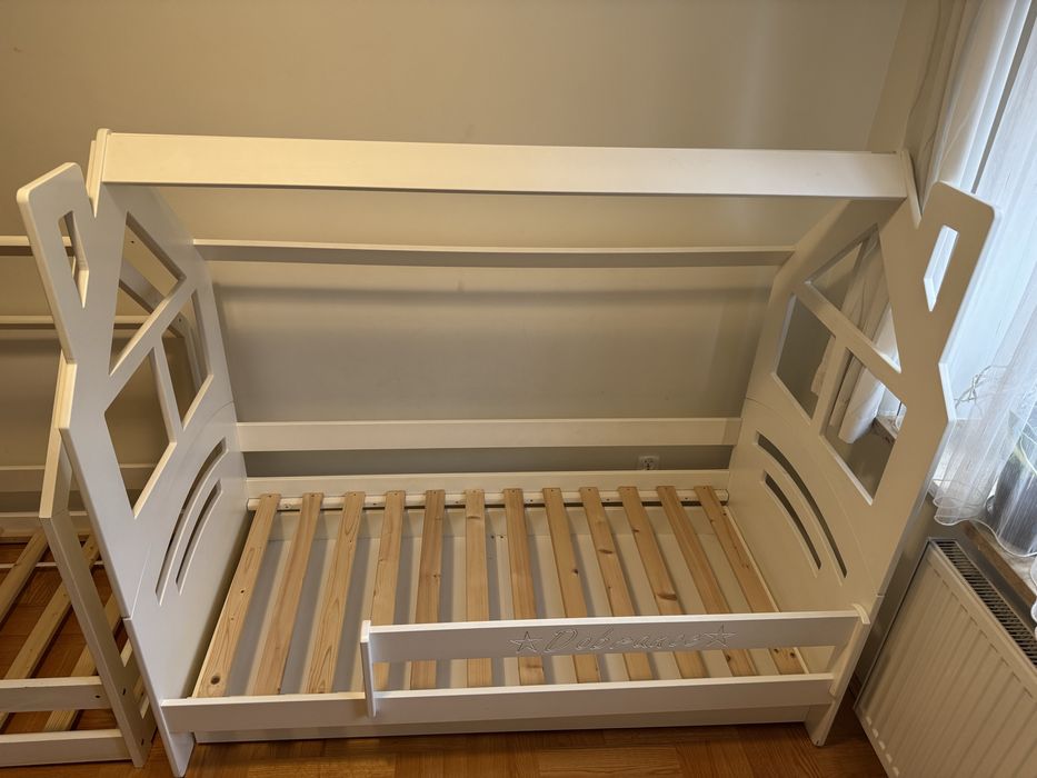 Białe łóżeczko dziecięce typu domek z szufladą na materac 160x80