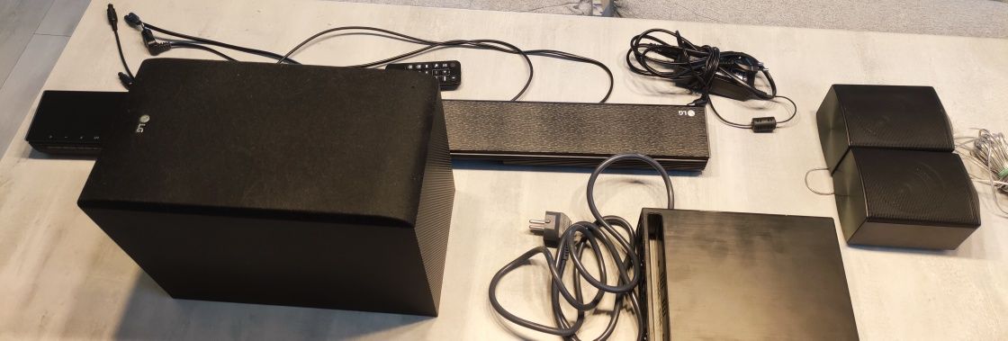 Soundbar LG SJ4R subwoofer
Soundbar LG SJ4R 4.1 normalne ślady użytko