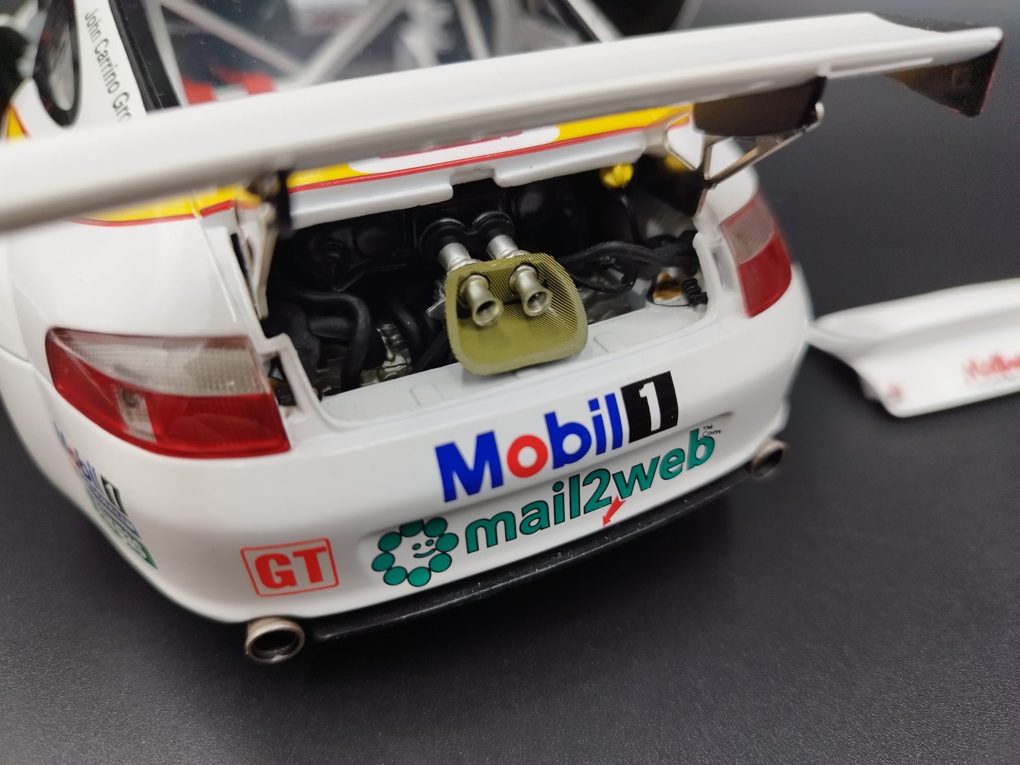 1:18 Minichamps Porsche 911 GT3 RSR-12H SEBRING-2004 model