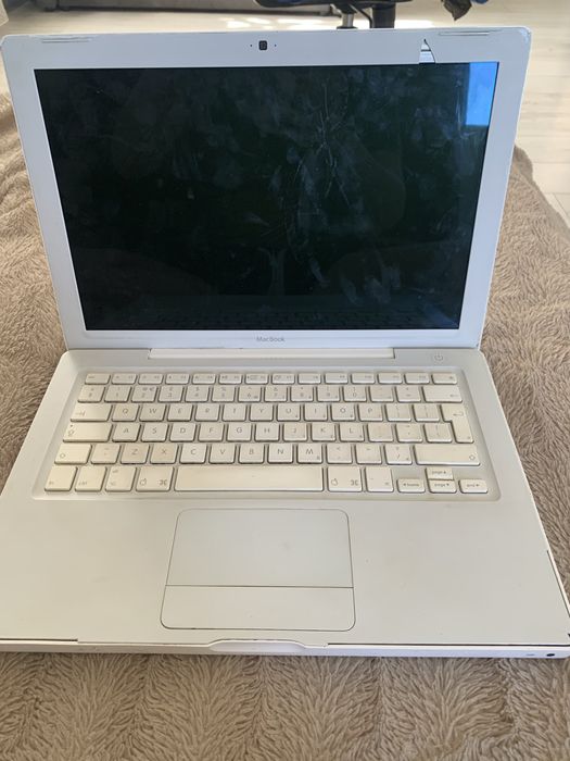 Продам Макбук на запчастини