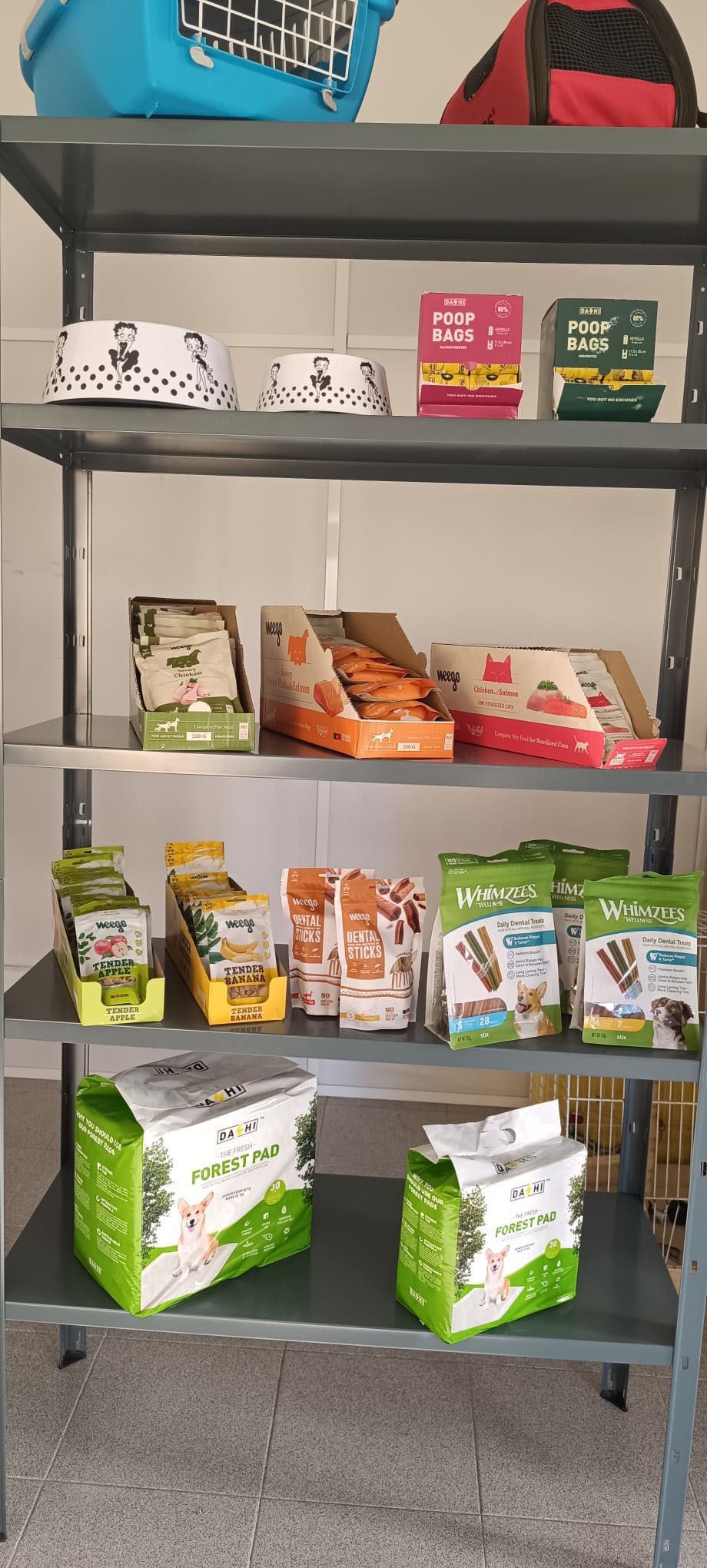 alimentos e acessórios para animais.