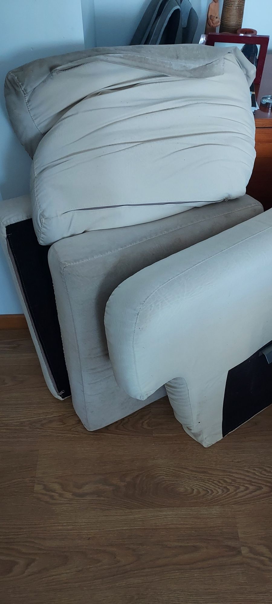 Sofá CERNE usado. Excelente qualidade de construção.  170 €