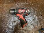 Milwaukee M12 BDD – wkrętarka uszkodzona, stan na zdjęciach