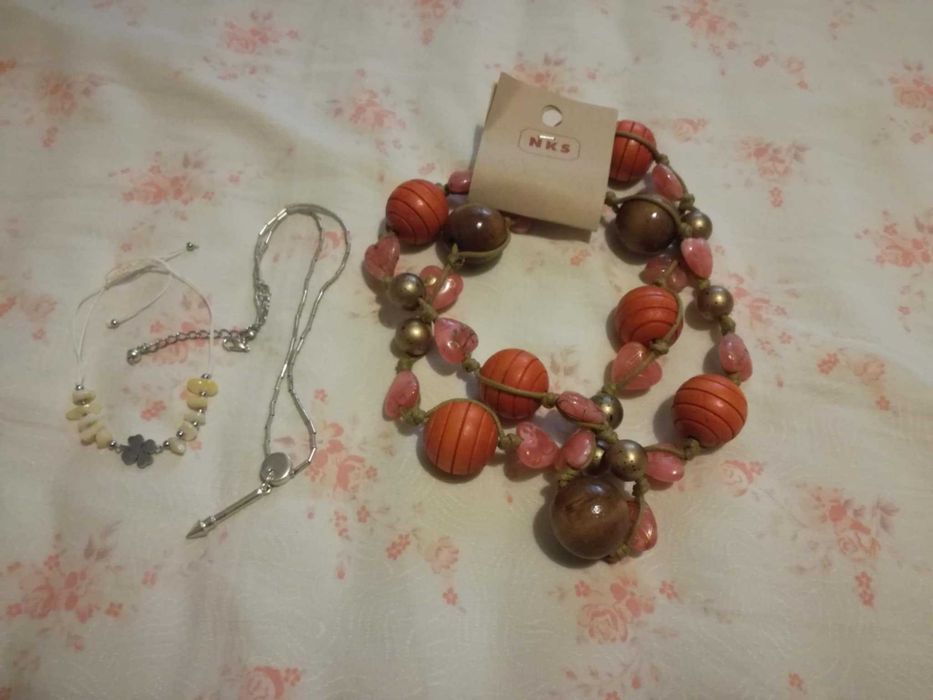 2 colares e 1 pulseira