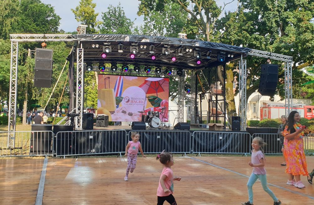 Scena  podesty  nagłośnienie  oświetlenie agregaty realizacja-wynajem