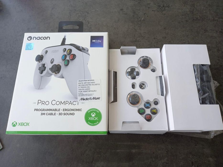 Nacon ergonomic controller