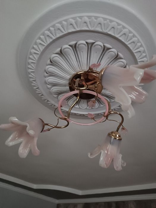 Світильник люстра з металевим каркасом у вигляді квітів для освітлення