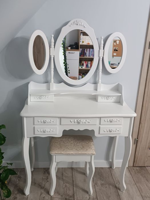 Toaletka z taboretem