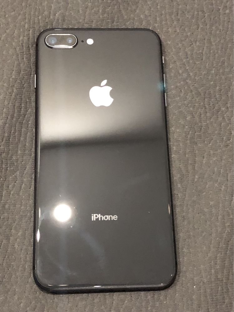 iPhone 8 Plus - 64GB - Preto