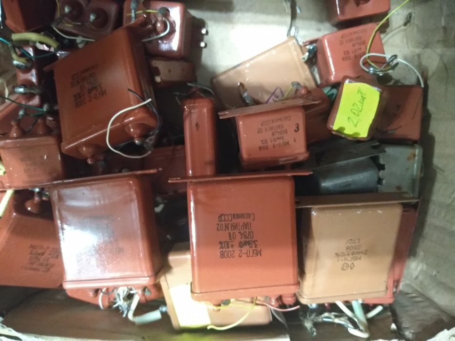 Конденсатори 7 грн/шт 1 мкФ 200В 300в