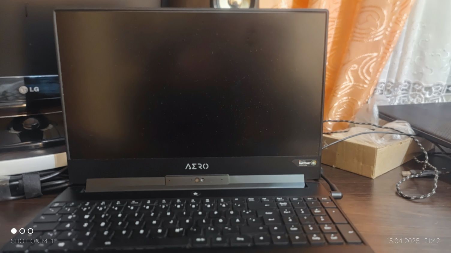 Gigabyte aero 15, RTX 2070 8gb,144hz, 16gb ram ddr4, ssd512 M2,