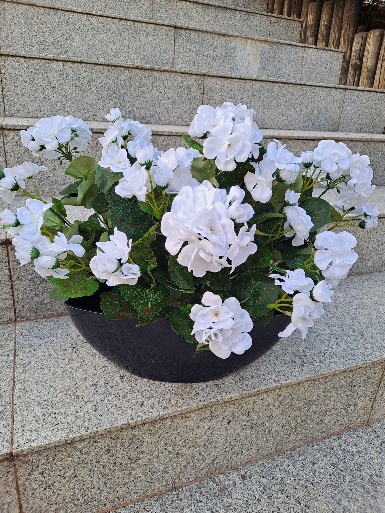Komplet Pelargonie na Pomnik sztuczne.