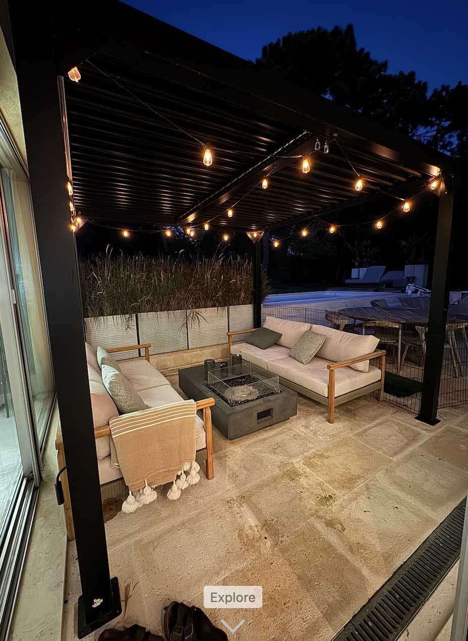 black aluminum bioclimatic outdoor pergola (pérgola)