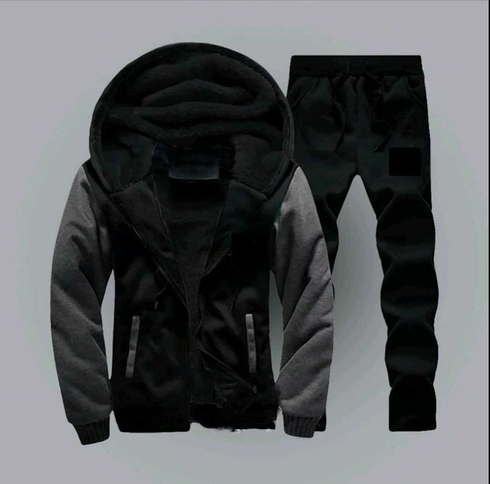 Чоловічий спортивний костюм
