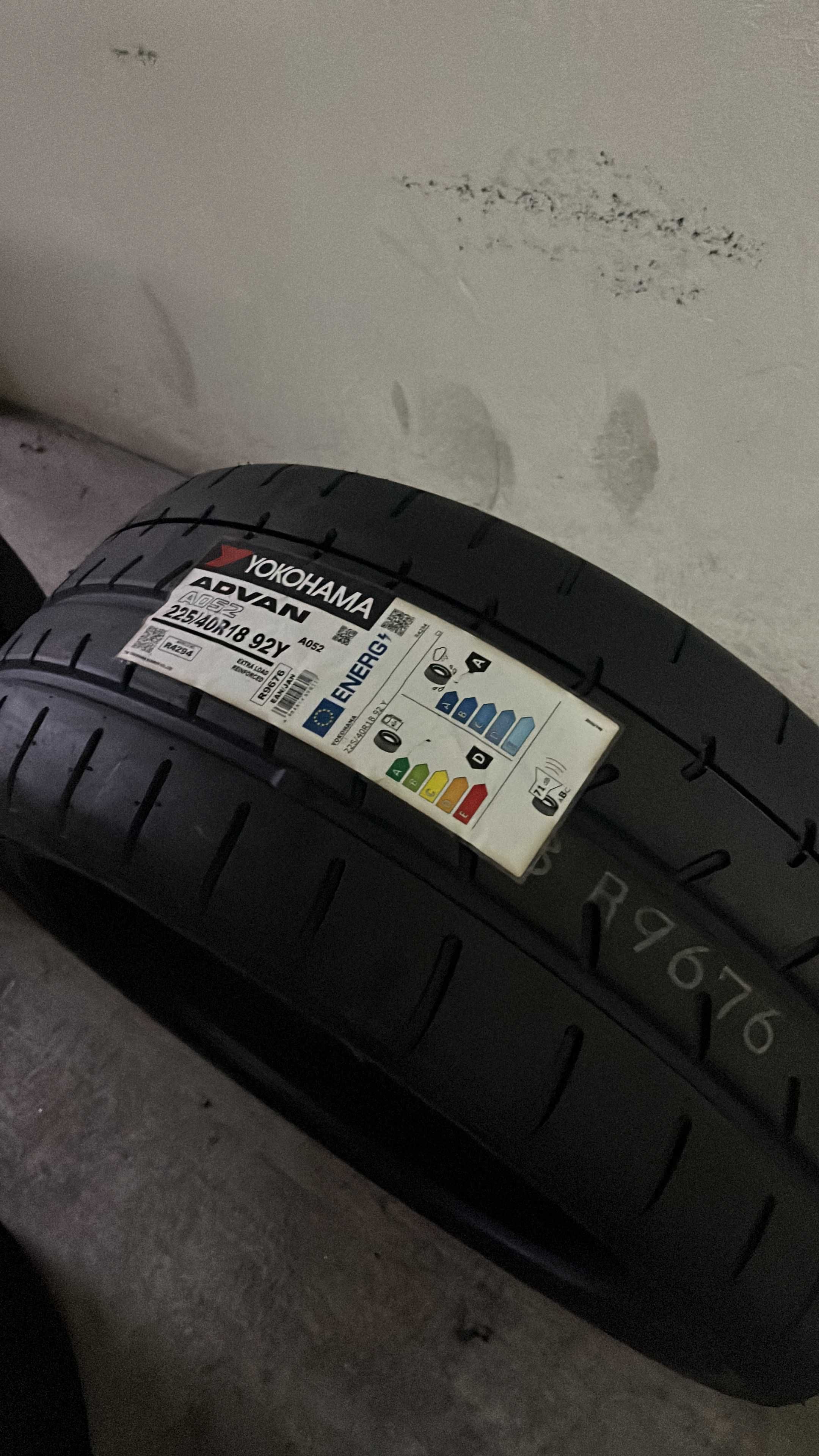 Pneus 225/40/R18 Yokohama Advan A052 92Y