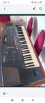 Roland E-56 + tripé e banco