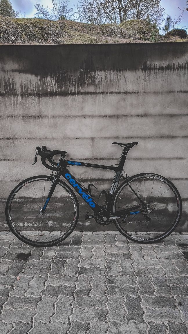 Cervélo S2 Carbono / Rodas Dura-Ace Carbono / Shimano 105