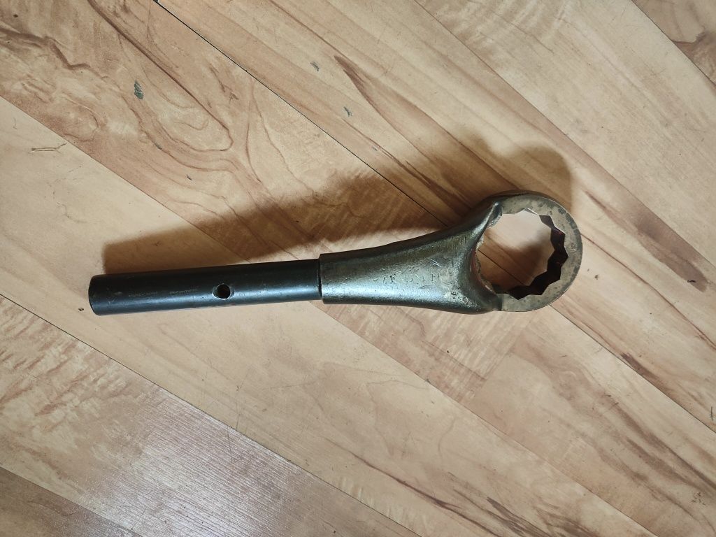Klucz nieiskrzący oczkowy 50mm