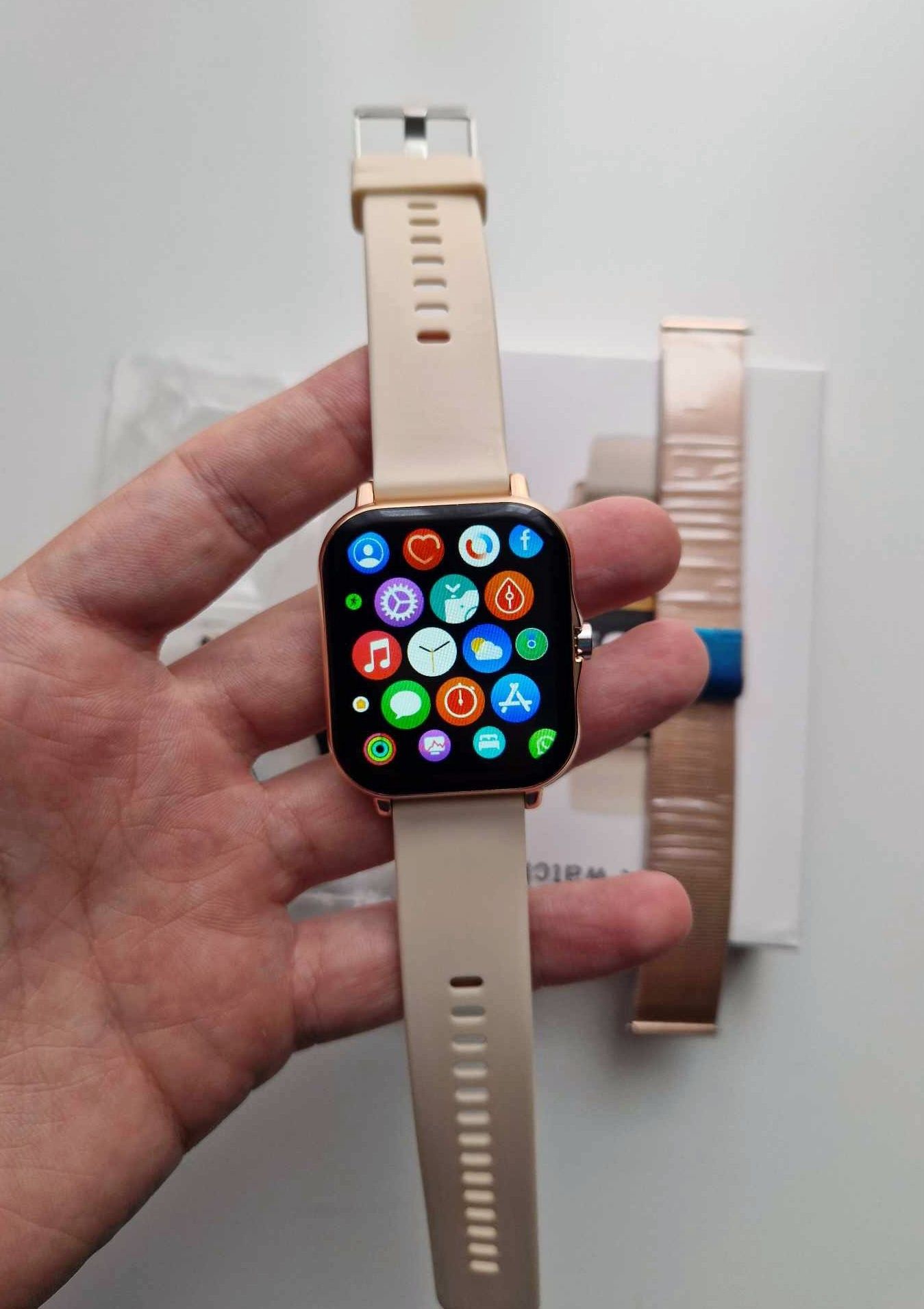 Złoty smartwatch + wymienny pasek