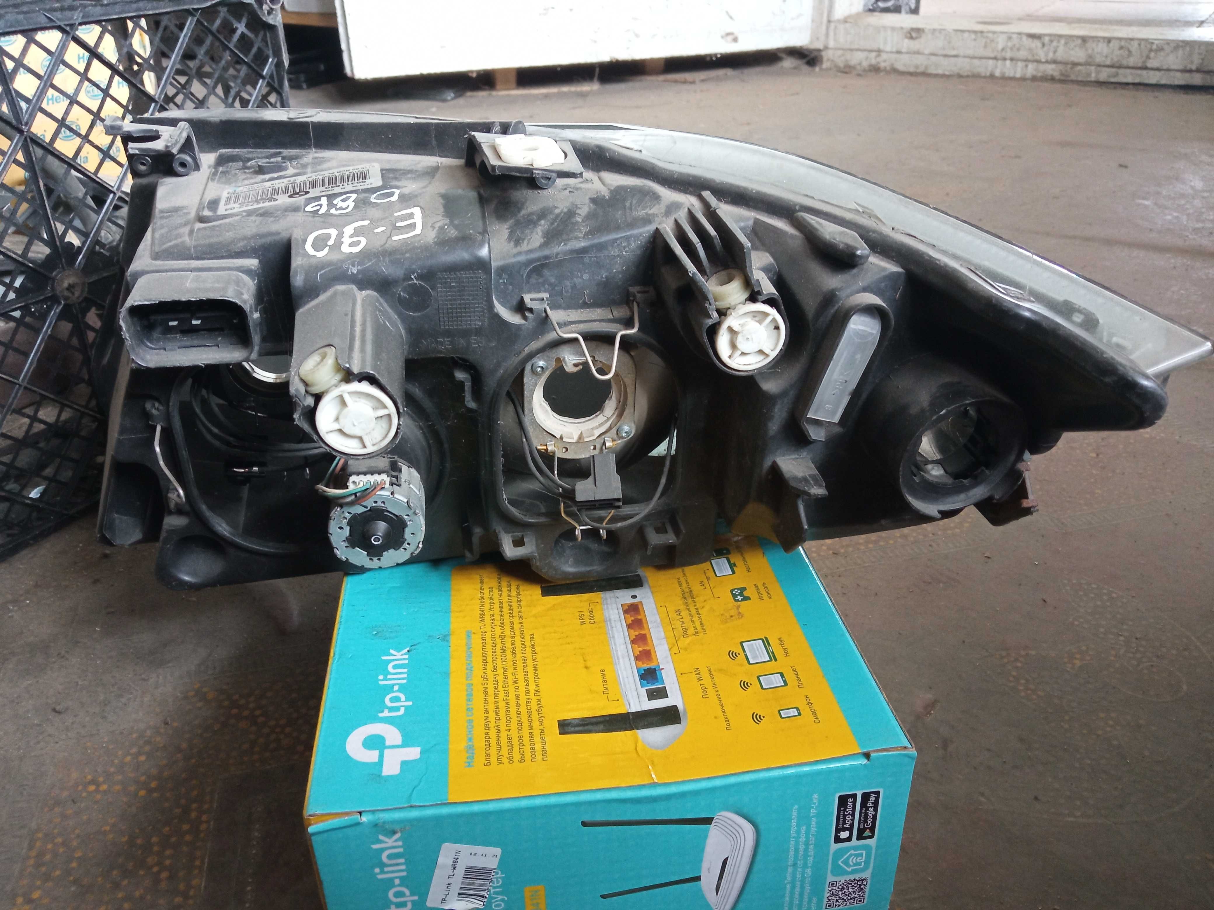 Фара фари передні BMW 3 Series E90 E91 05-08 Valeo 89311640 6942722-04