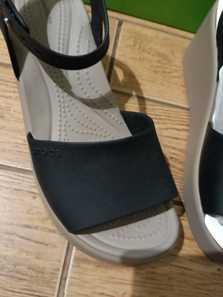 Босоніжки Crocs Brooklyn