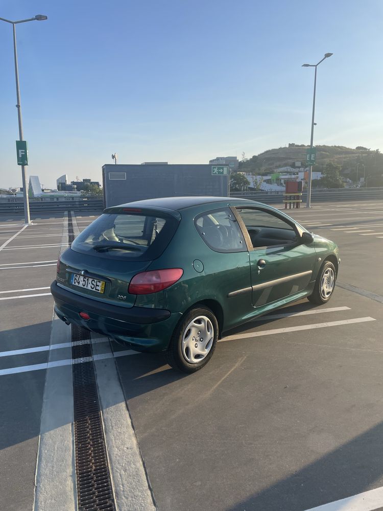 Peugeot 206 1.1 .