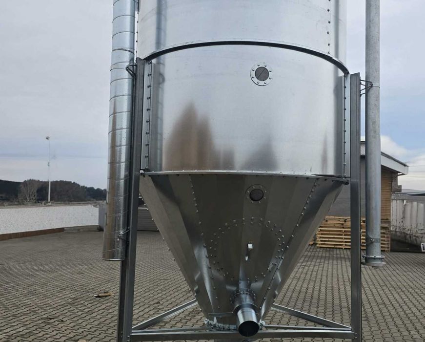 Silos na paszę 8Ton 11,98 m³  lejowy zmontowany dowóz HDS produkt PL