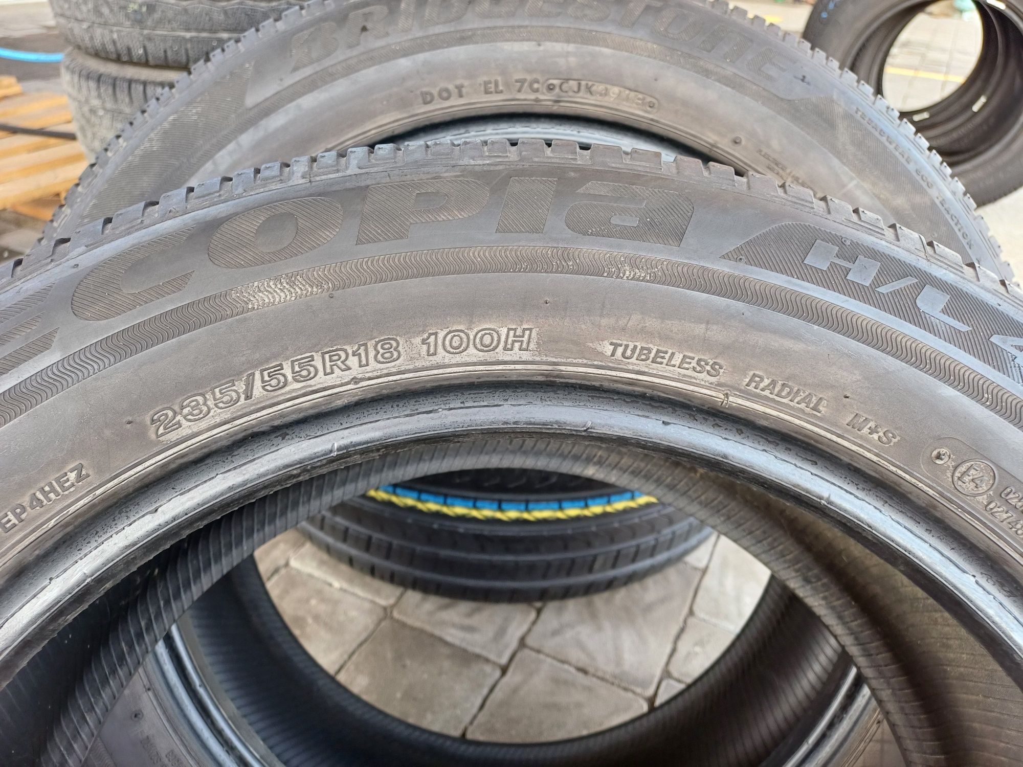 235 55 18 Bridgestone made in Japan