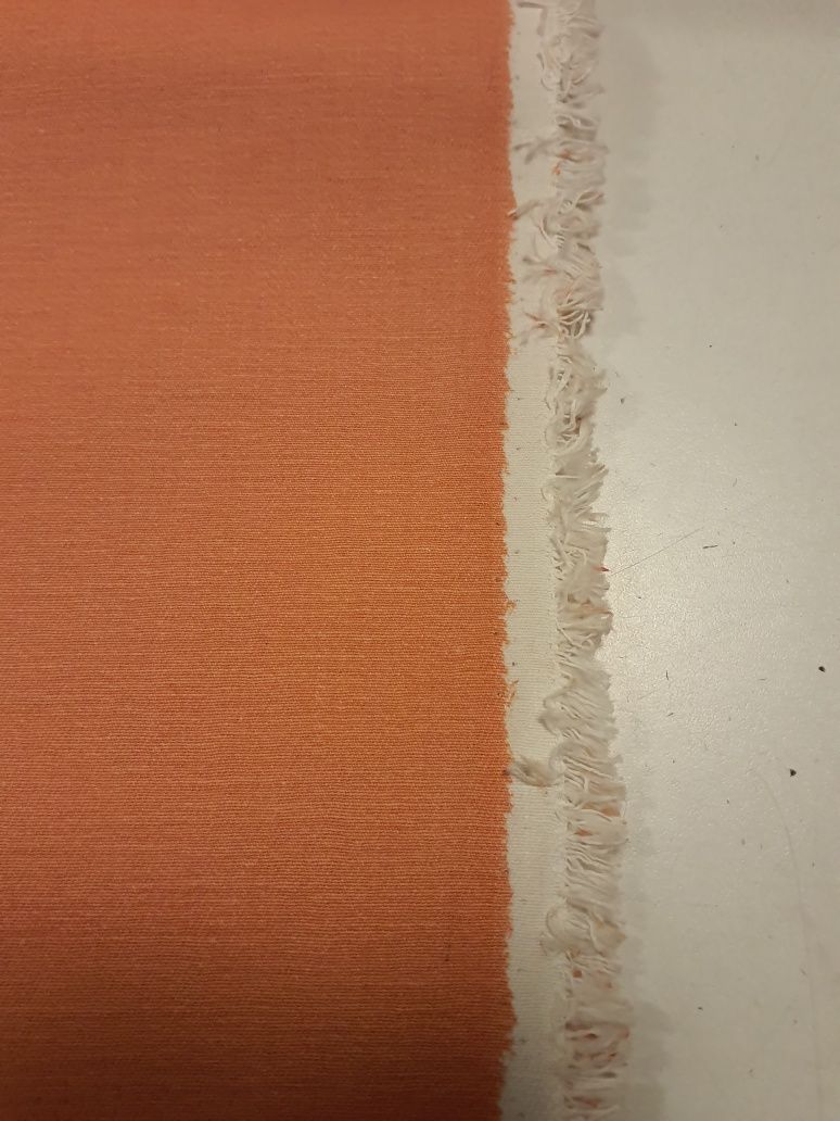 Tkanina pomarańczowa w typie płótna szer.150 cm.
