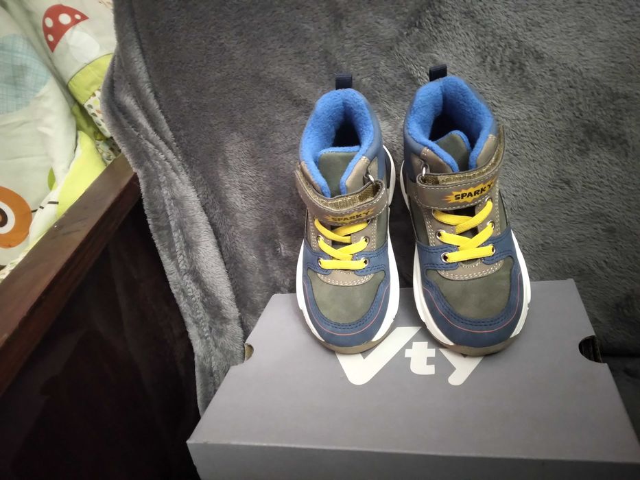 Демісезоні чоботи, нові