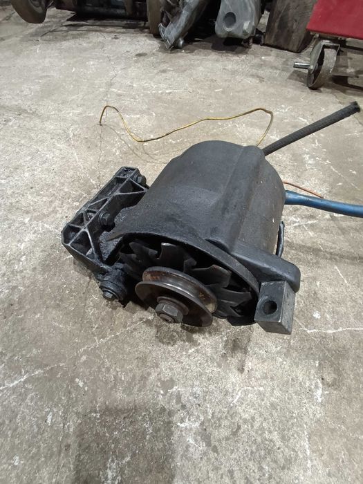 Генератор Опель Фронтера 2.3 TD Омега Кронштейн насос Генератор