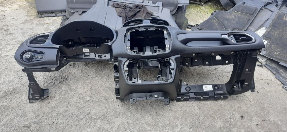 Передня панель торпеда AirBag Jeep Renegade 2019р